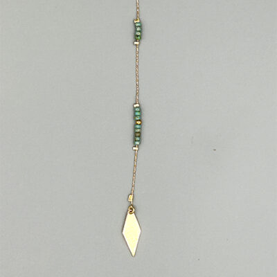 Bijou de dos doré à l'or 18 carats avec perles de verre japonaises turquoises.