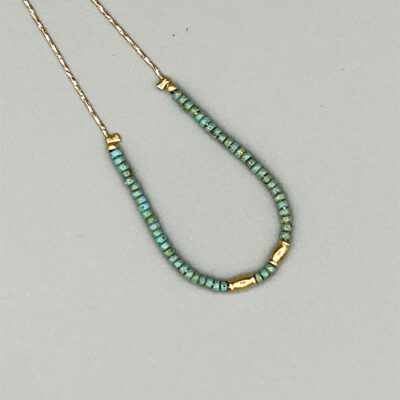 Chevillère dorée a l'or 18 carats avec perles de verre japonaises turquoises.