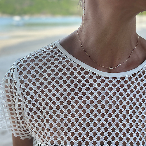delfine_bijoux_collier_ras_de_cou_bijoux_or_perles_blanc_ete_summer_boucles_d_oreilles