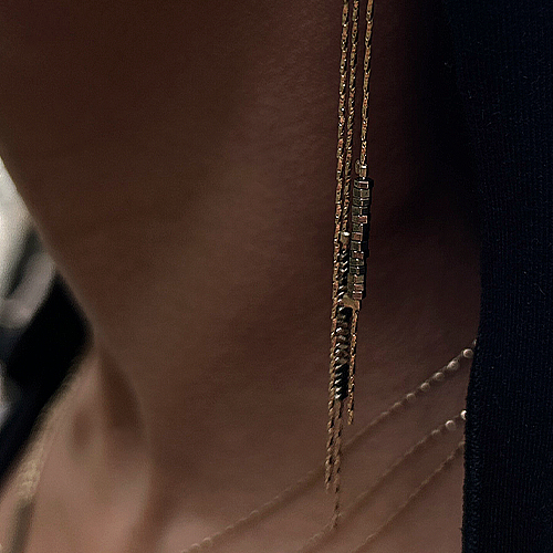 delfine_bijoux_collection_wild_boucles_d_oreilles_longues_or_hematites_sexy_sauvage_jungle_tendance_mode