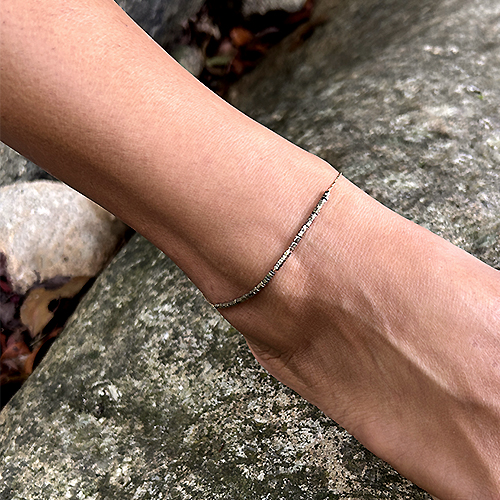 delfine_bijoux_collection_wild_chevillere_bracelet_cheville_or_hematites_sexy_sauvage_jungle_tendance_mode