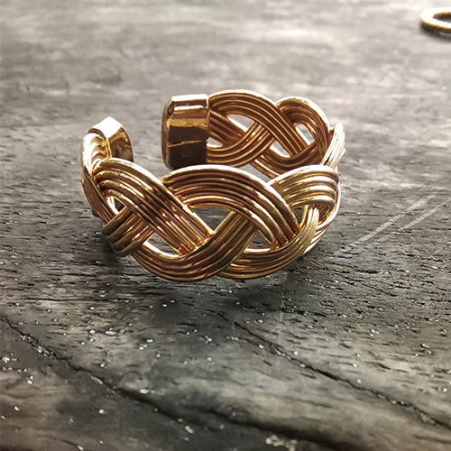 bague_apache_delfine_bijoux_tresse_fils_or_doigt_sexy_zoom_detail